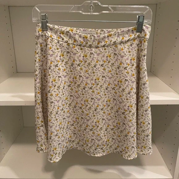 Urban Outfitters White Floral Skirt - Picture 2 of 8
